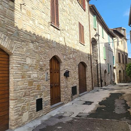 Appartamento Con Camino In Centro Storico Bevagna Dış mekan fotoğraf