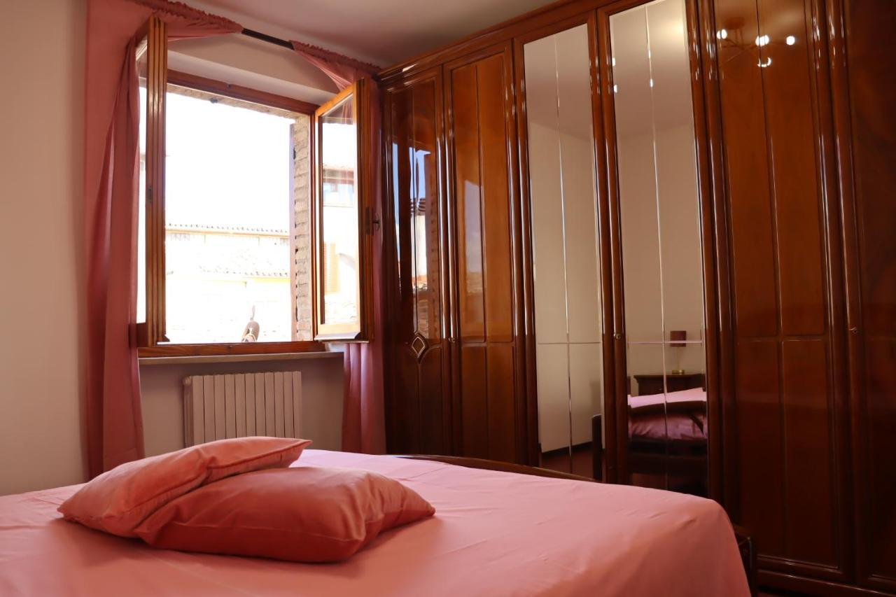 Appartamento Con Camino In Centro Storico Bevagna Dış mekan fotoğraf