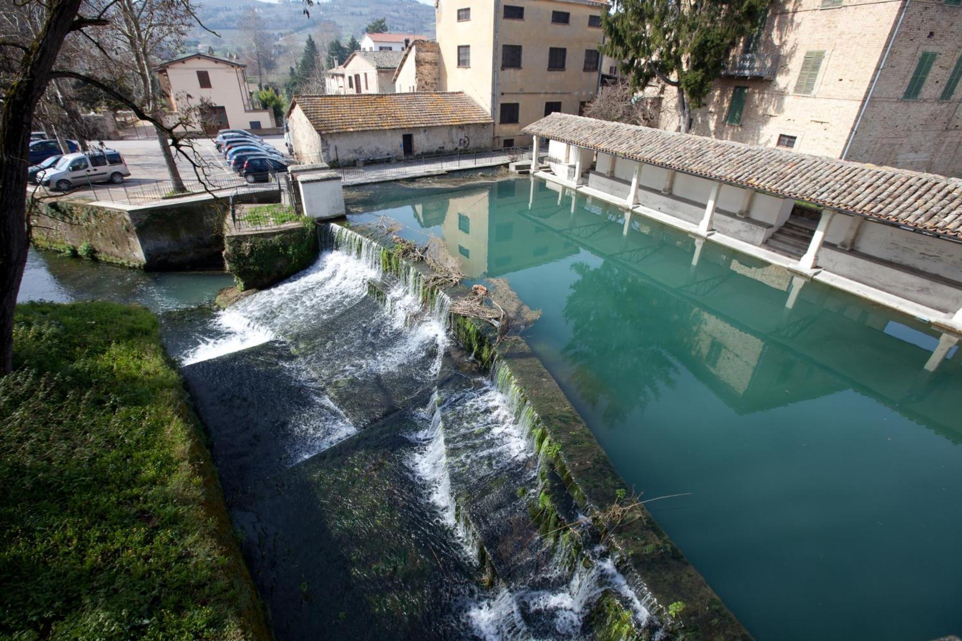 Appartamento Con Camino In Centro Storico Bevagna Dış mekan fotoğraf
